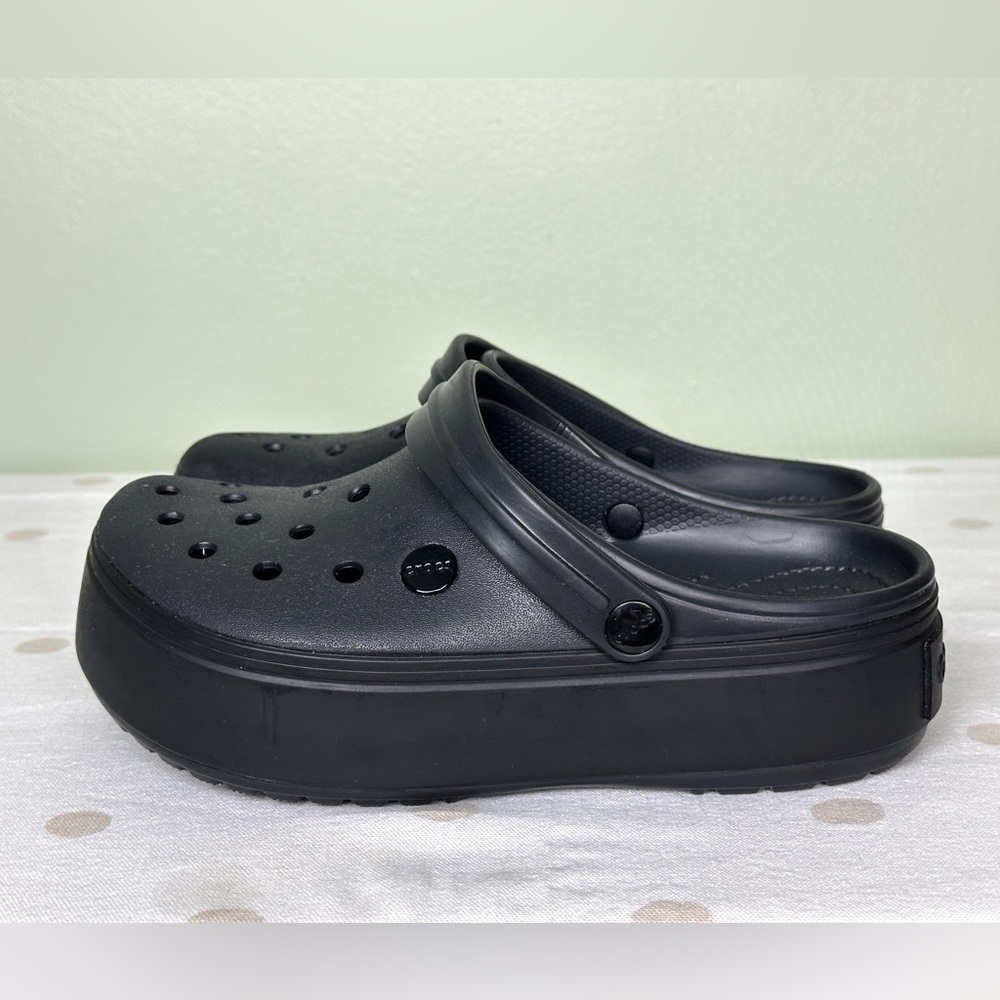 CROCS WOMEN’S CROCBAND PLATFORM SLIDE ON CROC BLACK RUBBER *LIKE NEW* SIZE 7